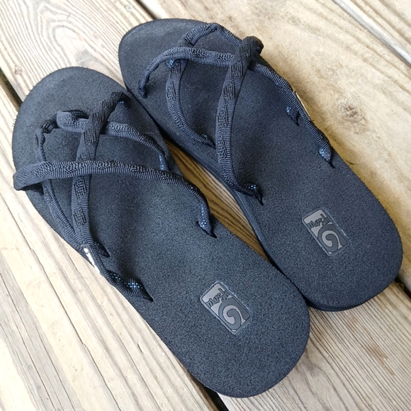 Teva Sandals Olowahu Thong Straps Flats 6840 Black slip ons women's size 10 - Picture 6 of 11
